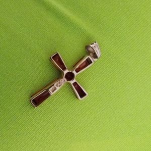 10K GOLD CROSS NECKLACE